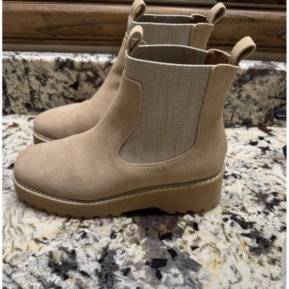 Yellowbox Idela Chelsea Boots Beige Lug Sole Platform Slip Resistant Size 7 - Picture 3 of 8